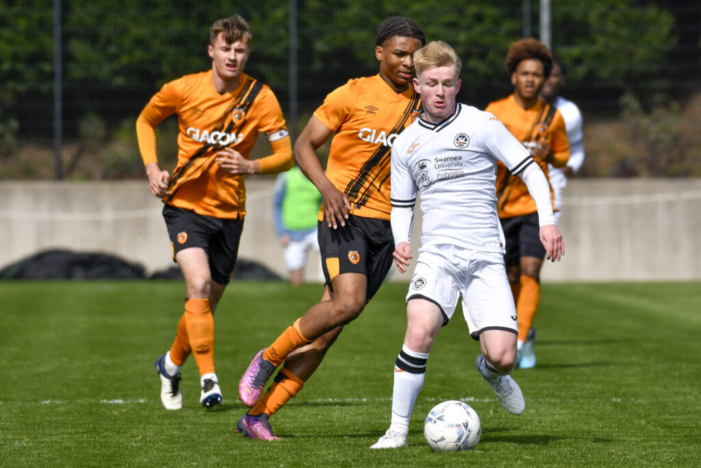 Dan Watts of Swansea City Under 18s in action against Hull City Under 18. Credit: Duncan Thomas/Majestic Media